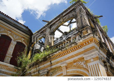Detailed view of windows, doors and balconies of city buildings Detailed view of windows, doors and balconies of city buildings 129374837
