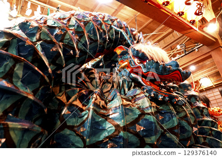 石見神樂(夜神樂)神社祭祀殿舞台上,一條巨蛇纏繞著一隻蠍子 石見神樂(夜神樂)神社祭祀殿舞台上,一條巨蛇纏繞著一隻蠍子 129376140