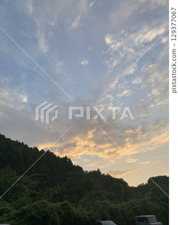 Summer sunset and mountain ranges seen from the Tamagawa Onsen parking lot (photographed in July 2025) 129377067