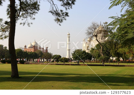The Taj Mahal is a mausoleum-mosque located in Agra, India, on the banks of the Yamuna River. The Taj Mahal is a mausoleum-mosque located in Agra, India, on the banks of the Yamuna River. 129377623