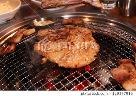 Korean barbecue. marinated beef rib bbq 129377916