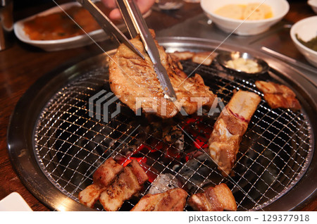 Korean barbecue. marinated beef rib bbq 129377918