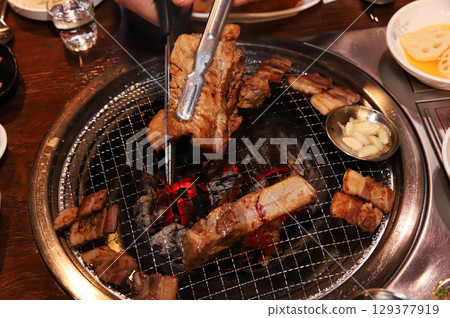 Korean barbecue. marinated beef rib bbq 129377919