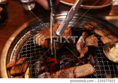 Korean barbecue. marinated beef rib bbq 129377923