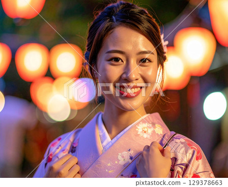 節日裡的年輕女子 節日裡的年輕女子 129378663