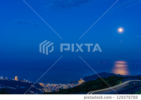 (Shizuoka Prefecture) View of Atami cityscape from the Izu Skyline Road, full moon rising over Sagami Bay 129378788
