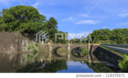 石垣反映在護城河 129379371