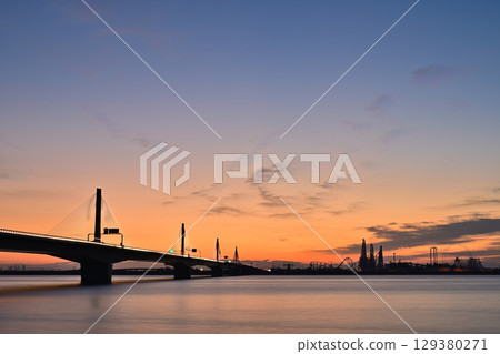 The Isewan Expressway at dawn 129380271