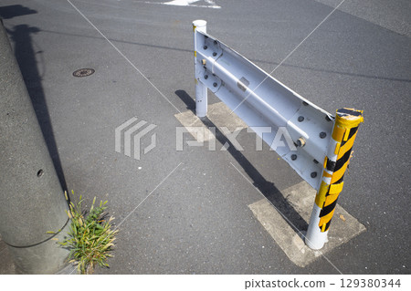 Landscape with a short guardrail 129380344