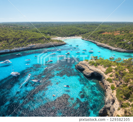 Aerial view of yachts in turquoise bay near Mallorca cliffs Aerial view of yachts in turquoise bay near Mallorca cliffs 129382105
