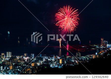 【靜岡縣】熱海百萬夜景與海上煙火－夏日煙火 129382640