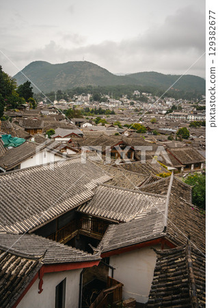 Scenic Aerial View of Lijiang Old Town Rooftops, Yunnan, China 129382677