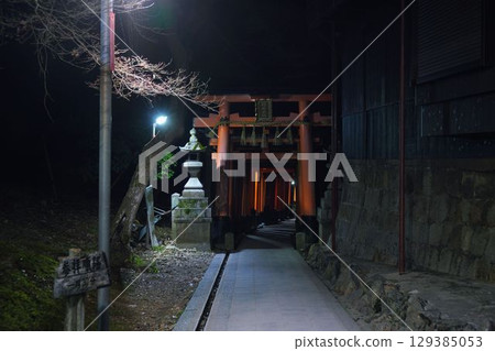 深夜無人的伏見稻荷大社 深夜無人的伏見稻荷大社 129385053