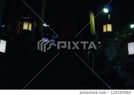 Fushimi Inari Shrine late at night when no one is there 129385060