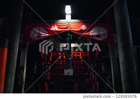 Fushimi Inari Shrine late at night when no one is there 129385076