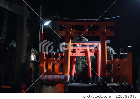 Fushimi Inari Shrine late at night when no one is there 129385083