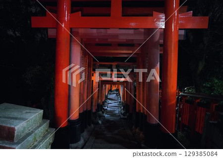 Fushimi Inari Shrine late at night when no one is there 129385084