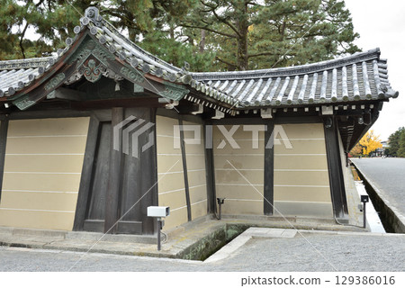 Kyoto Imperial Palace Sarugatsuji (Kamigyo Ward, Kyoto City) 129386016