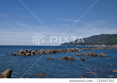 Cape Echizen, Fukui Prefecture: Rocky shore and wave-breaking blocks 129387102