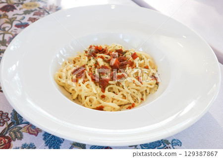 pasta carbonara ,spaghetti or spaghetti carbonara pasta carbonara ,spaghetti or spaghetti carbonara 129387867