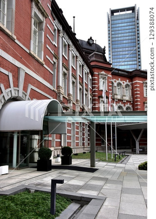 Entrance to Tokyo Station Hotel near the Marunouchi South Exit of Tokyo Station (Tokyo Station Marunouchi Exit Station Building) Entrance to Tokyo Station Hotel near the Marunouchi South Exit of Tokyo Station (Tokyo Station Marunouchi Exit Station Building) 129388074