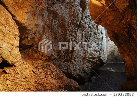 Oni no Ana, a limestone cave at Kanba Falls Oni no Ana, a limestone cave at Kanba Falls 129388098