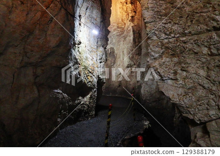 Kanba Oni no Ana, Kanba Falls Natural Park, Maniwa City, Okayama Prefecture 129388179