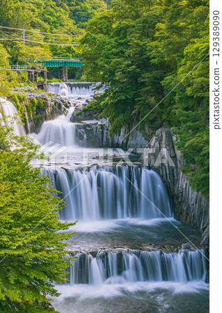 Fujikyu Railway Line and the spectacular view of Tahara Falls Fujikyu Railway Line and the spectacular view of Tahara Falls 129389090
