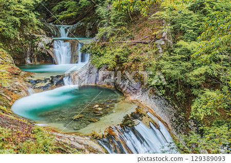 Nanatsugama Godan Falls in Nishizawa Valley, where pure water flows 129389093