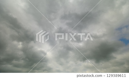 Captivating and Dynamic Cloud Patterns Observed Under Gloomy and Overcast Skies Above 129389611