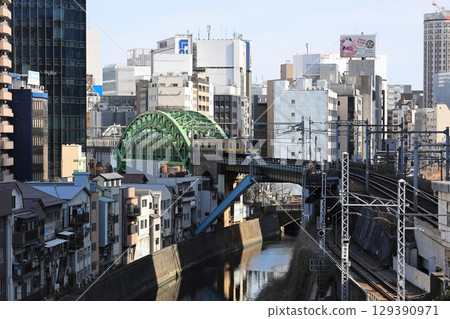 御茶之水風景/總武線翔平橋[東京都千代田區] 129390971