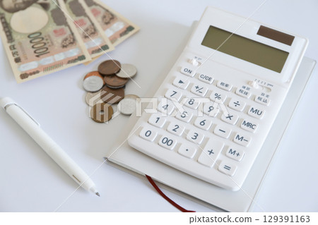 Computer and money household image 129391163