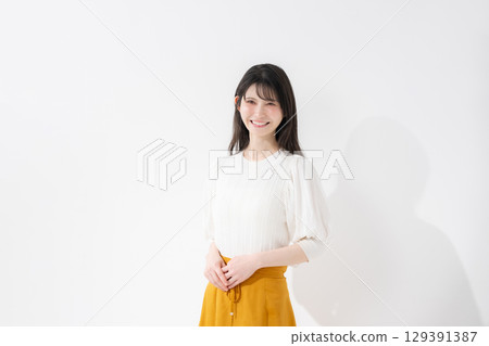 女人微笑 129391387