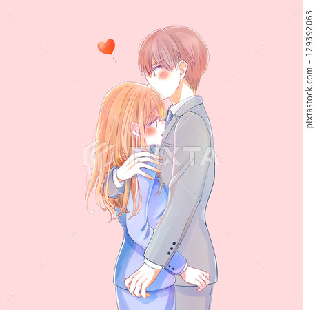 一名男子擁抱一名女子（辦公室職員）的站立肖像 129392063