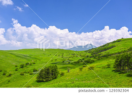 Mount Tateshina seen from Kirigamine in summer Mount Tateshina seen from Kirigamine in summer 129392304