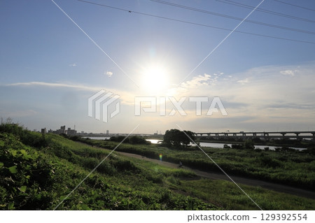 Evening view of Arakawa River, Nishiarai Bridge and Metropolitan Expressway Ring Route [Adachi Ward, Tokyo] 129392554