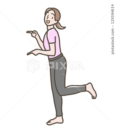 一位身穿瑜珈服的女士指著 129394614