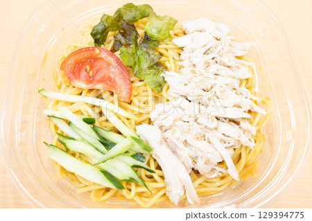 美味的雞肉冷麵 129394775