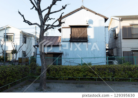 Aged house, old Japanese house, small house, detached house, single house, old house, Showa architecture, 129395630