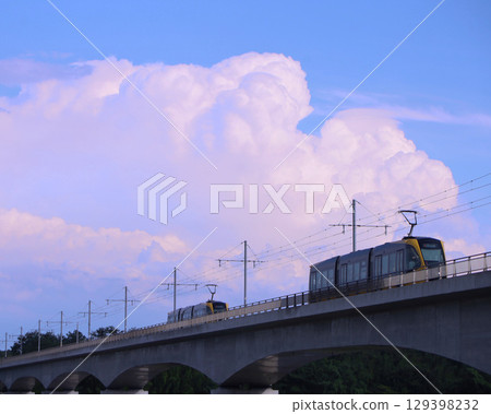 Utsunomiya City: LRT crossing the Kinugawa River and thunderclouds Utsunomiya City: LRT crossing the Kinugawa River and thunderclouds 129398232