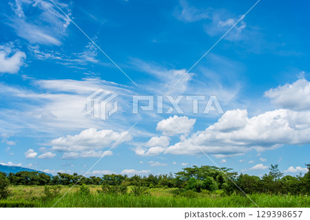 [藍天白雲] 晴朗的日子裡的高原風景 129398657