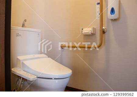 toilet toilet 129399562