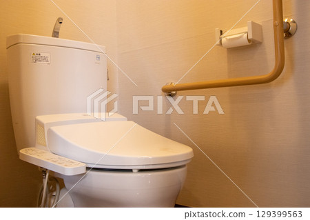 toilet toilet 129399563