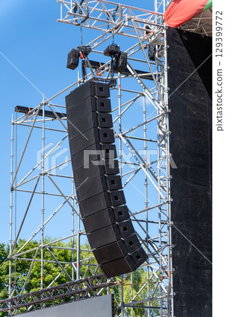 Suspended powerful concert acoustic system Suspended powerful concert acoustic system 129399772