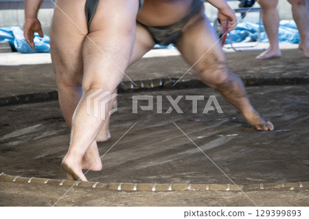 相撲練習 129399893