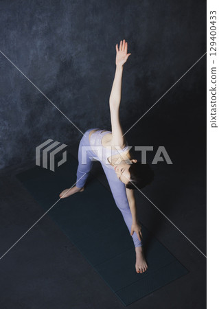 Women who do yoga Women who do yoga 129400433
