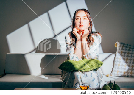 年輕女子，肖像，假期，放鬆 129400540
