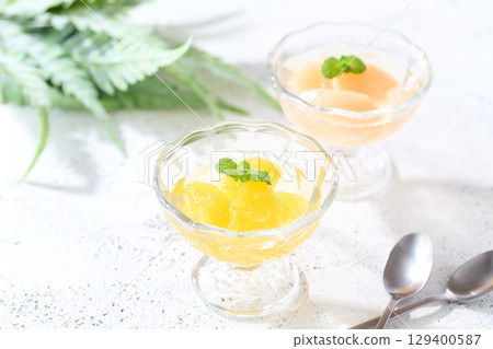 水果果凍 - 夏日柑橘和白桃 129400587