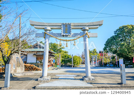 春天的佐賀縣唐津市鏡山稻荷神社 129400945