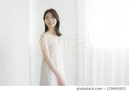 年輕的女士 129400952